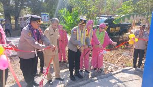 SEKARANG SUMBER AIR SU DEKAT : KAPOLRES TTU RESMIKAN SUMUR BOR TATAG TRAWANG TURANGGA POLRES TTU